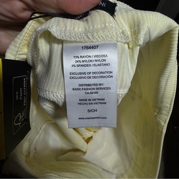 Mario Serrani Yellow & White Capri Pants size Small - Picture 10 of 11